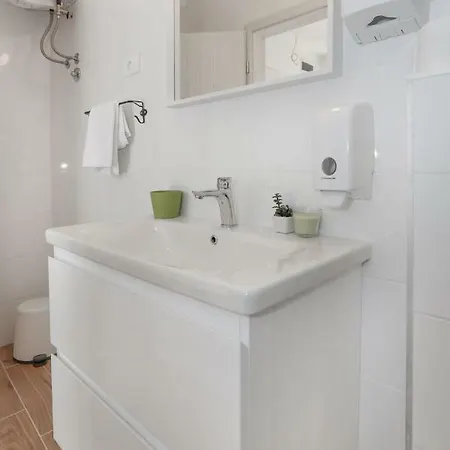 And Stone House Apartment *