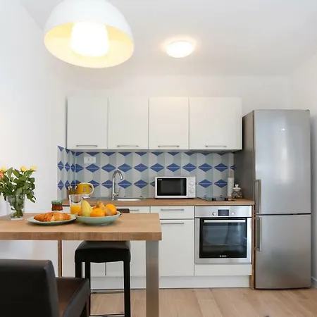 And Stone House Apartment *