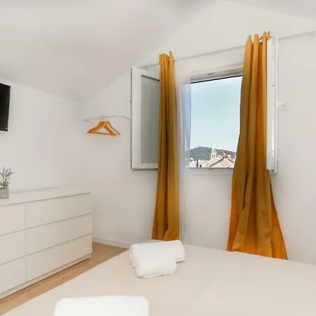 And Stone House Apartment