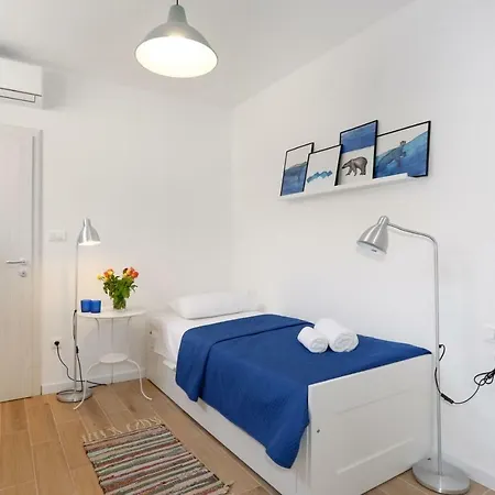 And Stone House Apartment