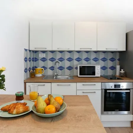 And Stone House Apartment