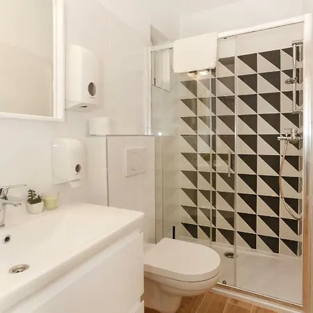 And Stone House Apartment *