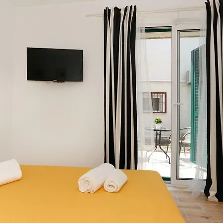 And Stone House Apartment *