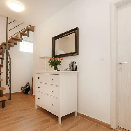 And Stone House Apartment Split
